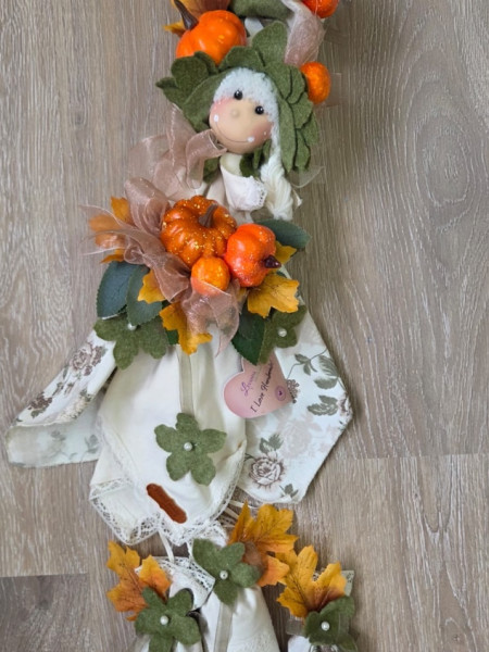 Zâna "Toamna aromată" cu agățătoare  Zâna "Toamna aromată" cu agățătoare