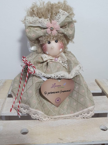 Păpușică Crema dim. 17 cm. Păpușică Crema dim. 17 cm.