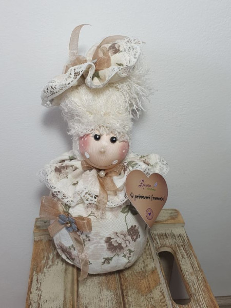 Păpușică Flora dim 17 cm.  Păpușică Flora dim 17 cm.