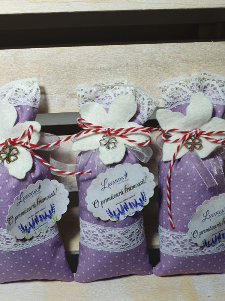 Mărțișor "Parfum de Primăvară" - săculeț cu floare de lavandă - mov Mărțișor "Parfum de Primăvară" - săculeț cu floare de lavandă - mov