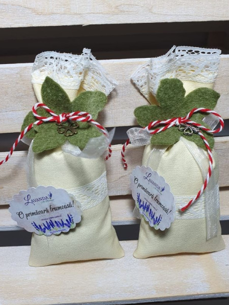 Mărțișor "Parfum de Primăvară" - săculeț cu floare de lavandă - galben Mărțișor "Parfum de Primăvară" - săculeț cu floare de lavandă - galben