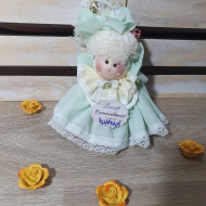 Păpușică decorativă Mia - dim. aprox. 20 cm.