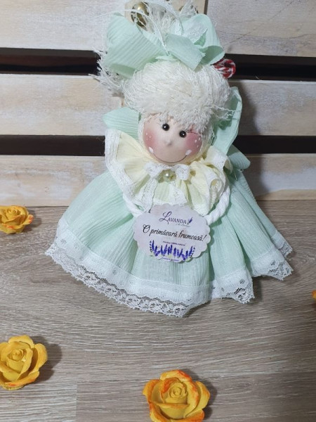 Păpușică decorativă Mia - dim. aprox. 20 cm.