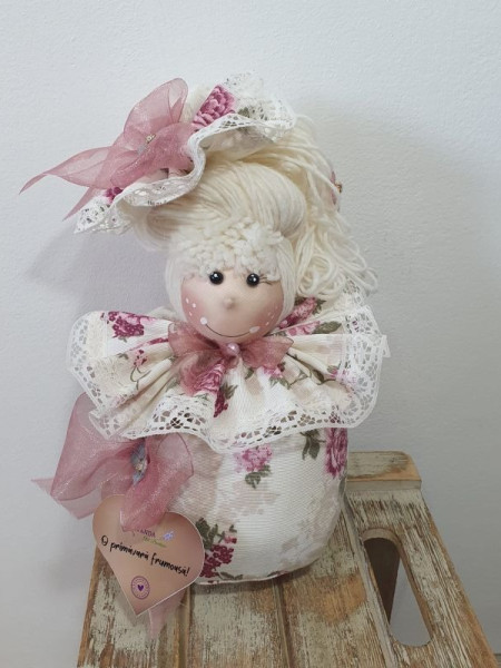Păpușică Roza dim. 17 cm.  Păpușică Roza dim. 17 cm.
