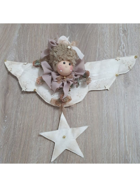 Îngeraș decorativ Christmas Story cu agățătoare dim. 40x35 cm. 