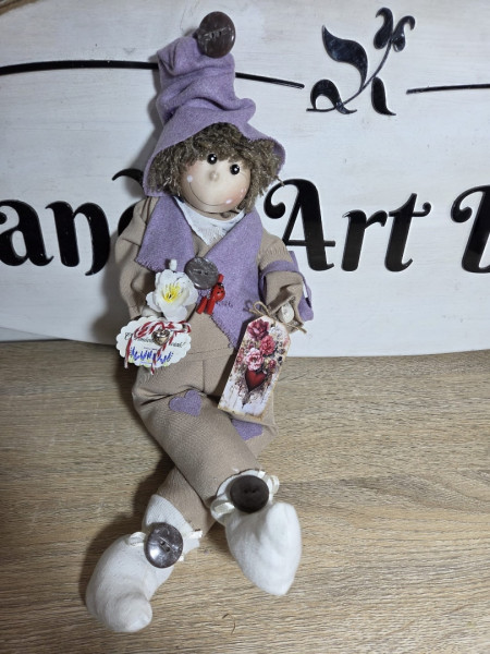 Păpușă decorativă - băiat - accesorii crem