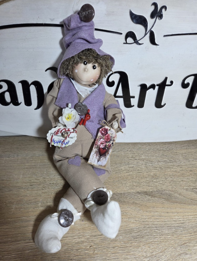 Păpușă decorativă - băiat - accesorii crem