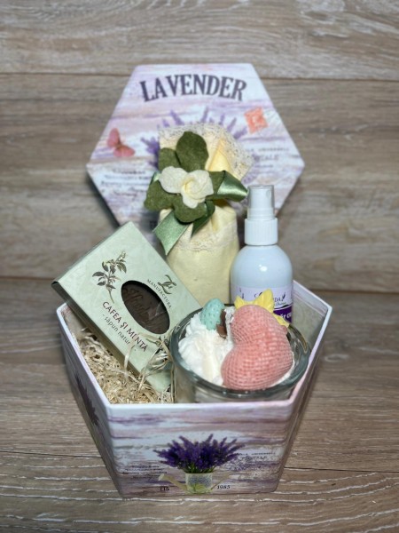 Pachet cadou cu produse naturale și mirosuri irezistibile Pachet cadou cu produse naturale și mirosuri irezistibile