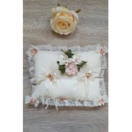 Pernita pentru verighete cu aromă de lavandă Pernita pentru verighete cu aromă de lavandă